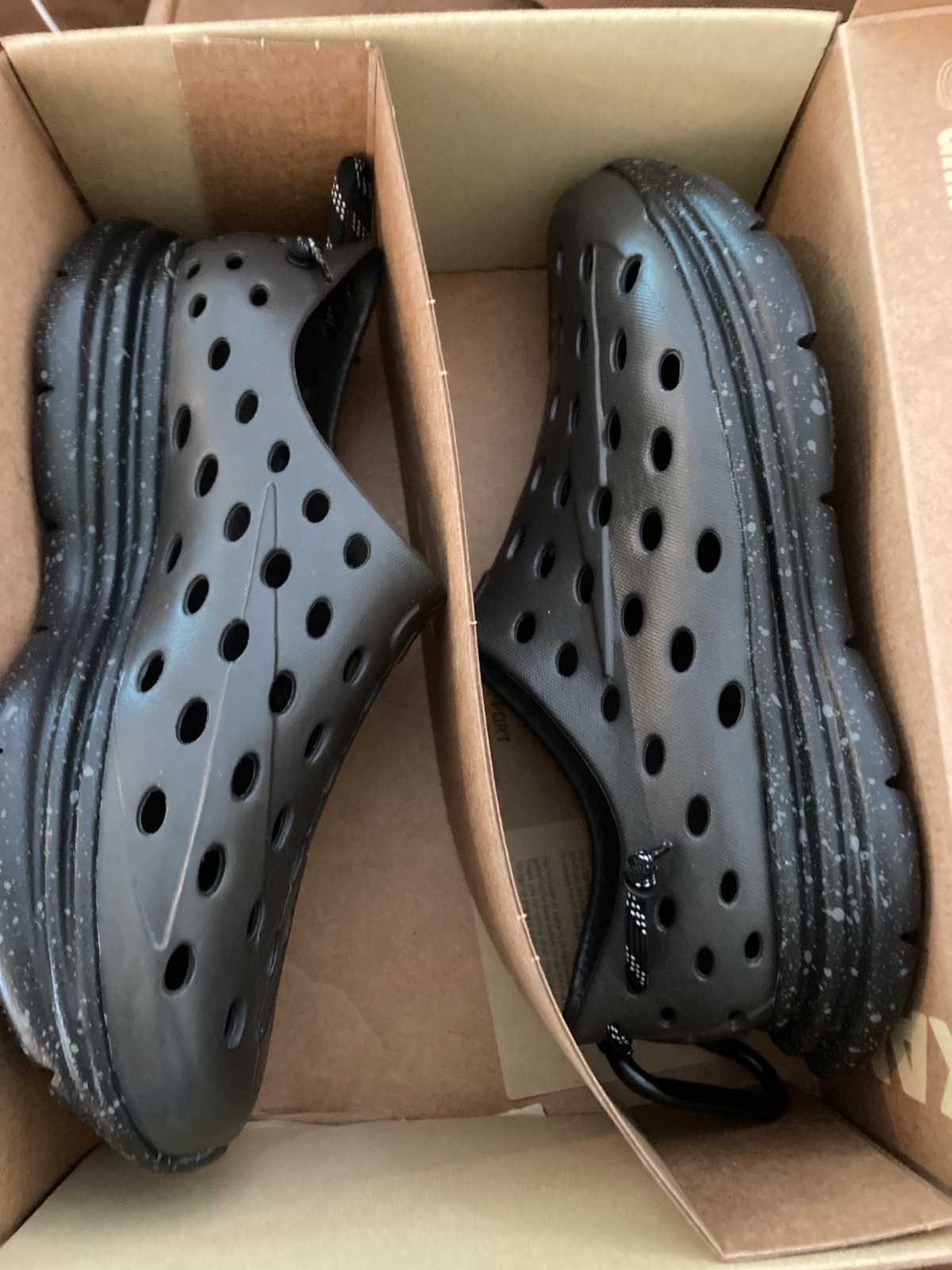 BRAND NEW! Kane Revive m8 w10 charcoal black speckle foam slip-on.