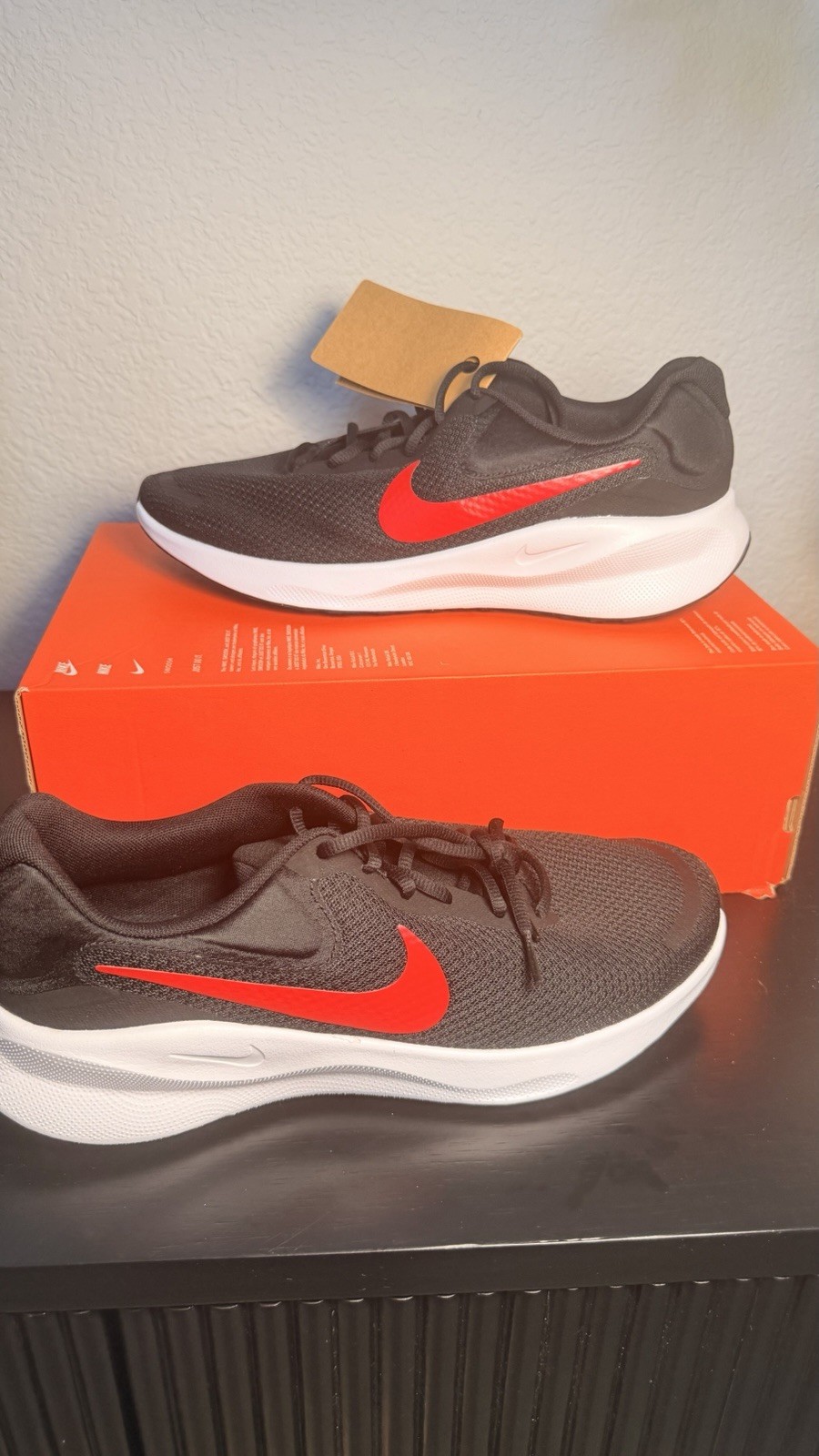 Nike Revolution 7 Men’s 11/Women’s 12.5, University Red/Black