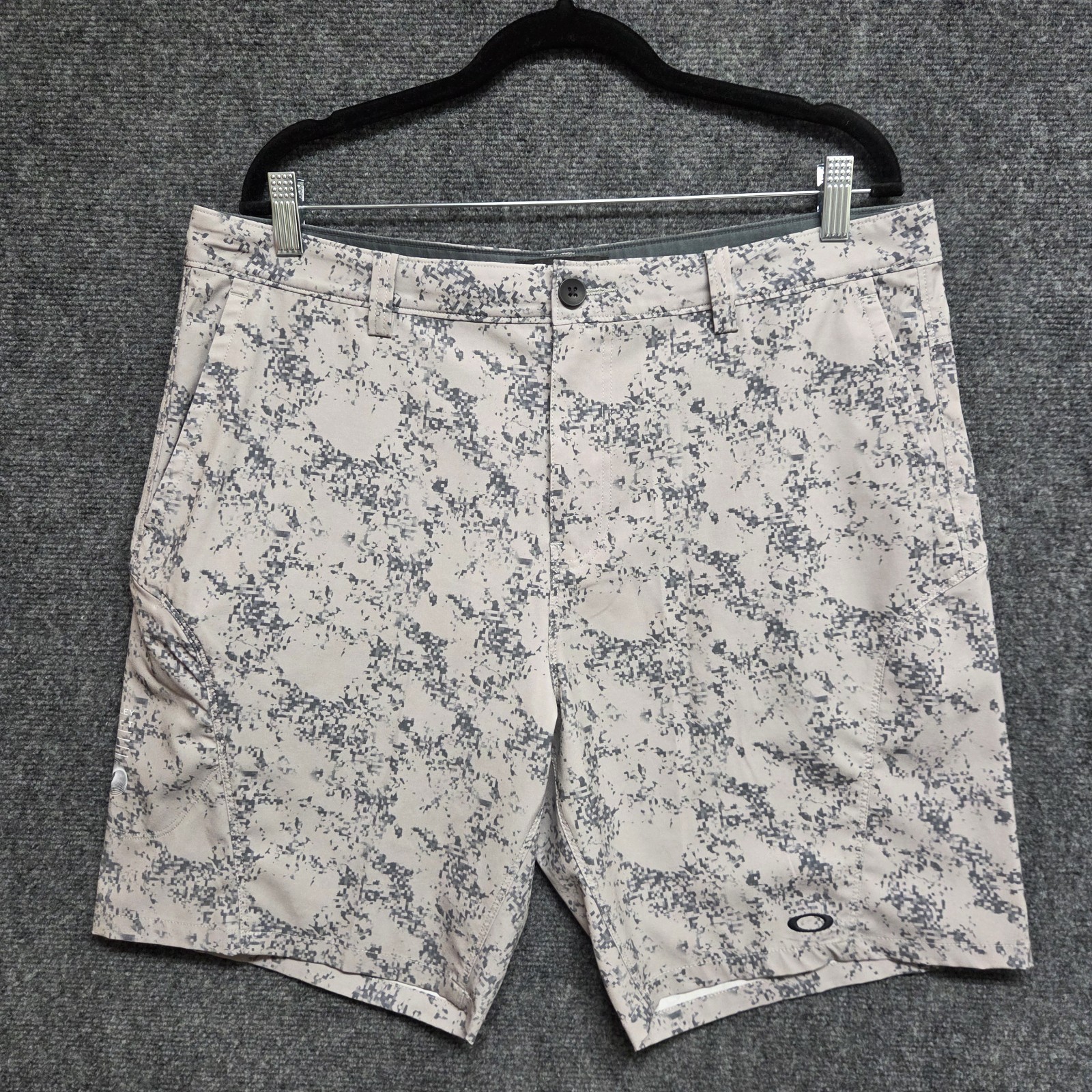 Oakley Shorts Mens 34 Reduct Digi Camo Hybrid Golf Short Casual NWOT