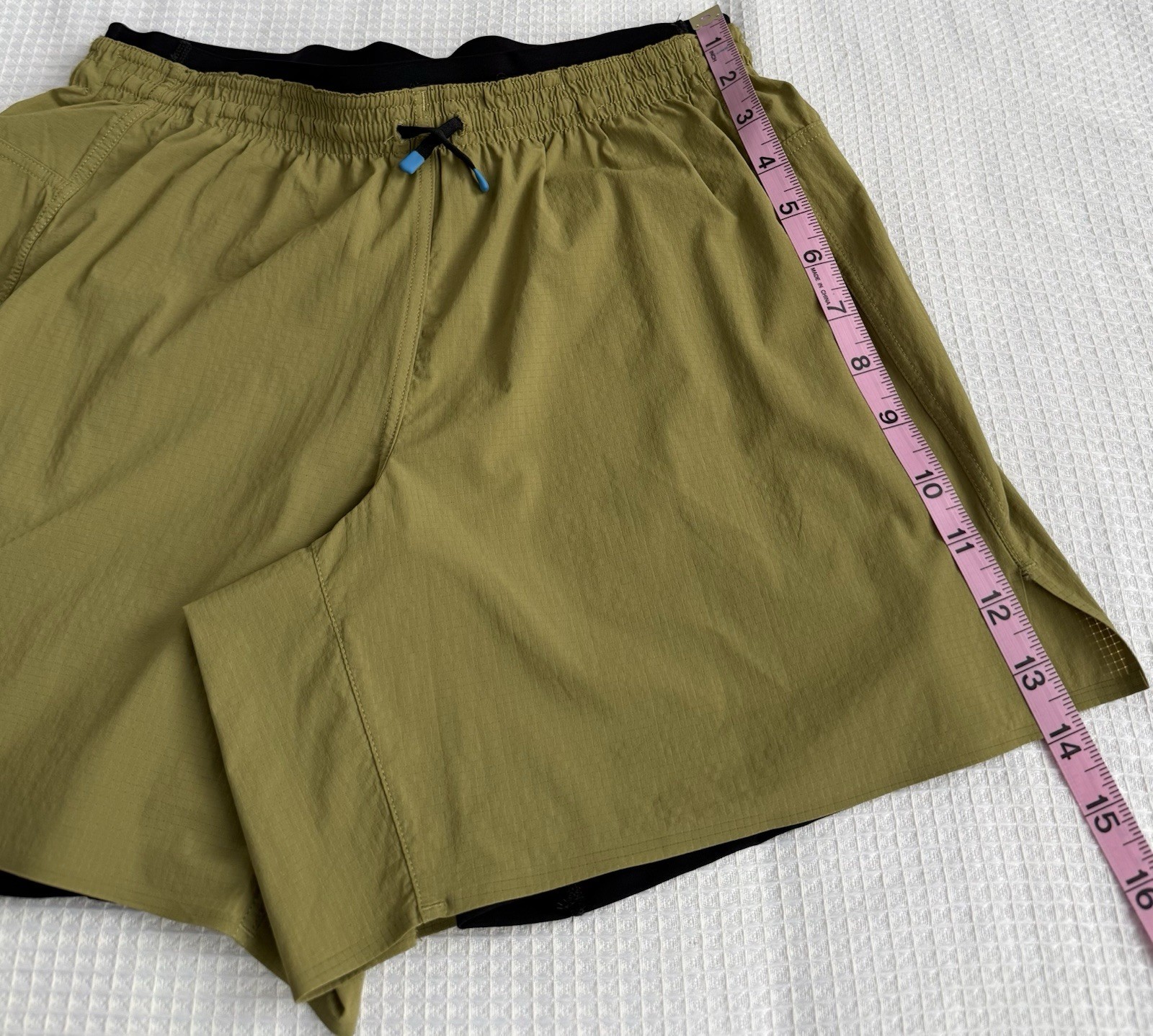 Janji Men’s AFO Vent Multi Shorts 6” Size S Mustard Yellow