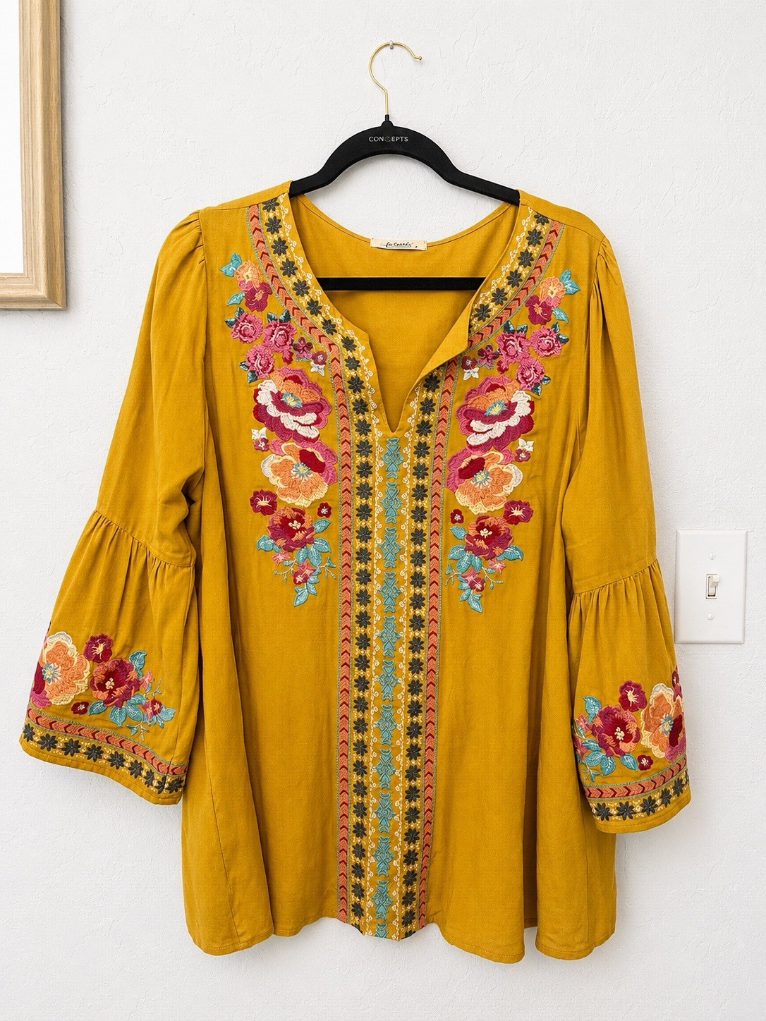 Faveur Women’s L Yellow Floral Embroidered 3/4 Bell Sleeve Boutique Blouse