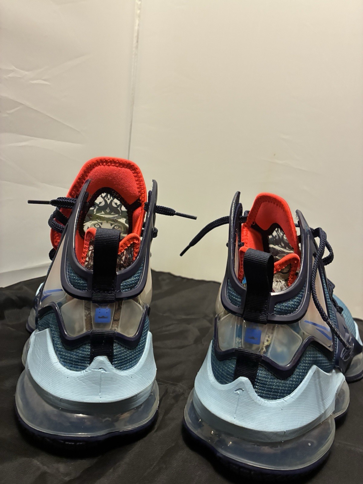 Nike LeBron 8 Men’s Mid Top Basketball Sneakers Lace Up Blue Black Red