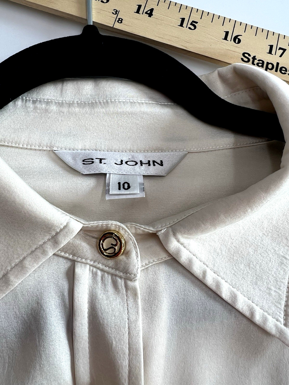 ST. JOHN Ecru Vanilla Logo Button Front Blouse Shirt Silk / Spandex Sz 10