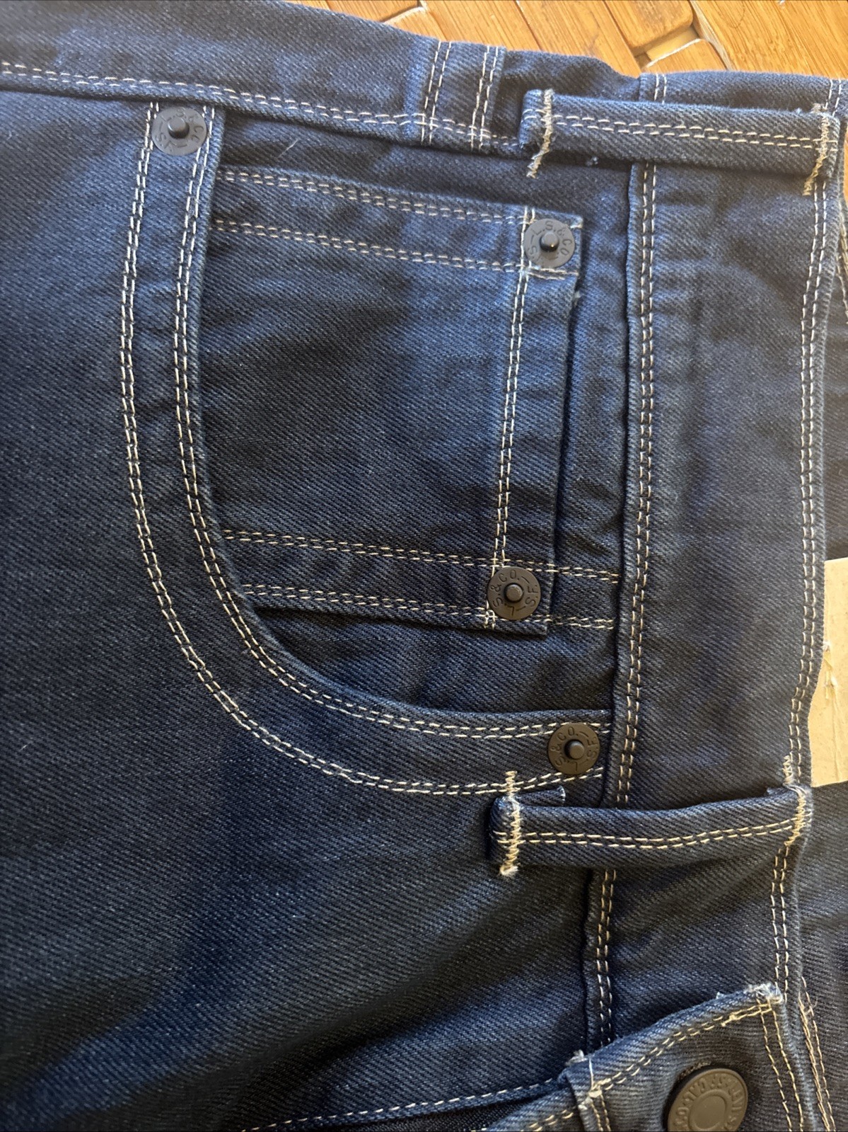 LEVI’S 511 MEN’S JEANS SIZE 32W 32L SLIM FIT DARK BLUE SUPER SOFT FABRIC. NEW