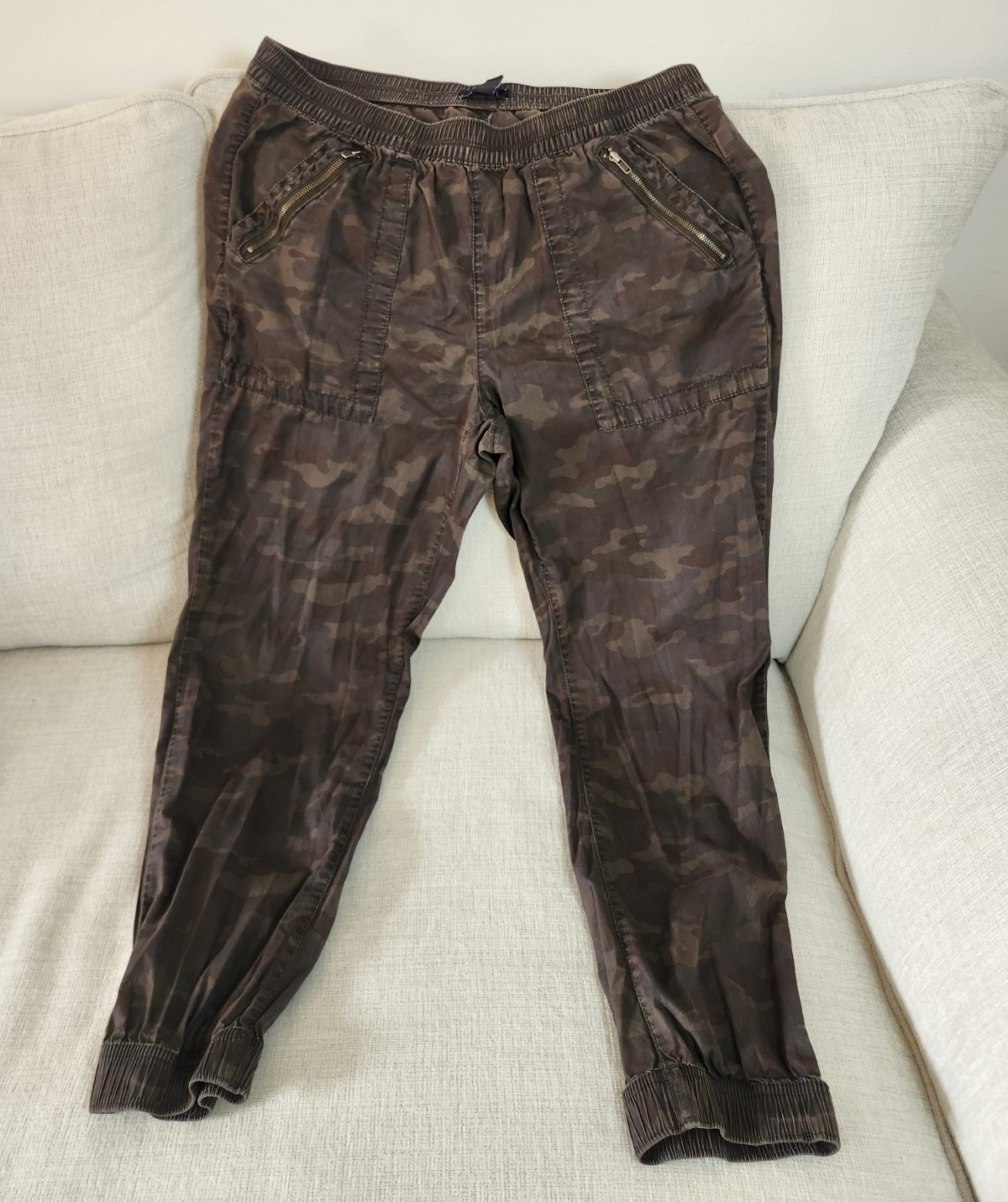 Gap Women’s M Brown Camouflage Jogger Pants Tapered Elastic Waist Zip Pockets