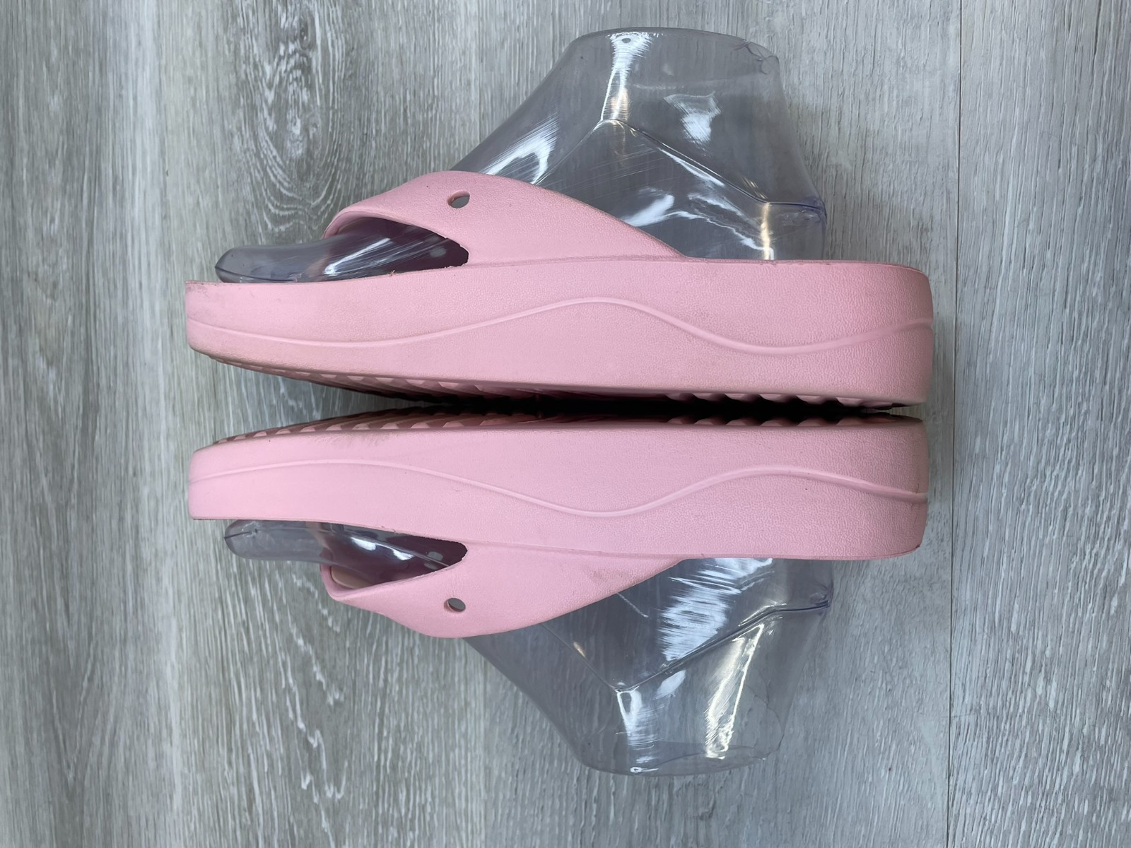 Crocs Baya Women’s Sandals Platform Flip Flop Thong Slip-On Rubber 8 Pink Shoes