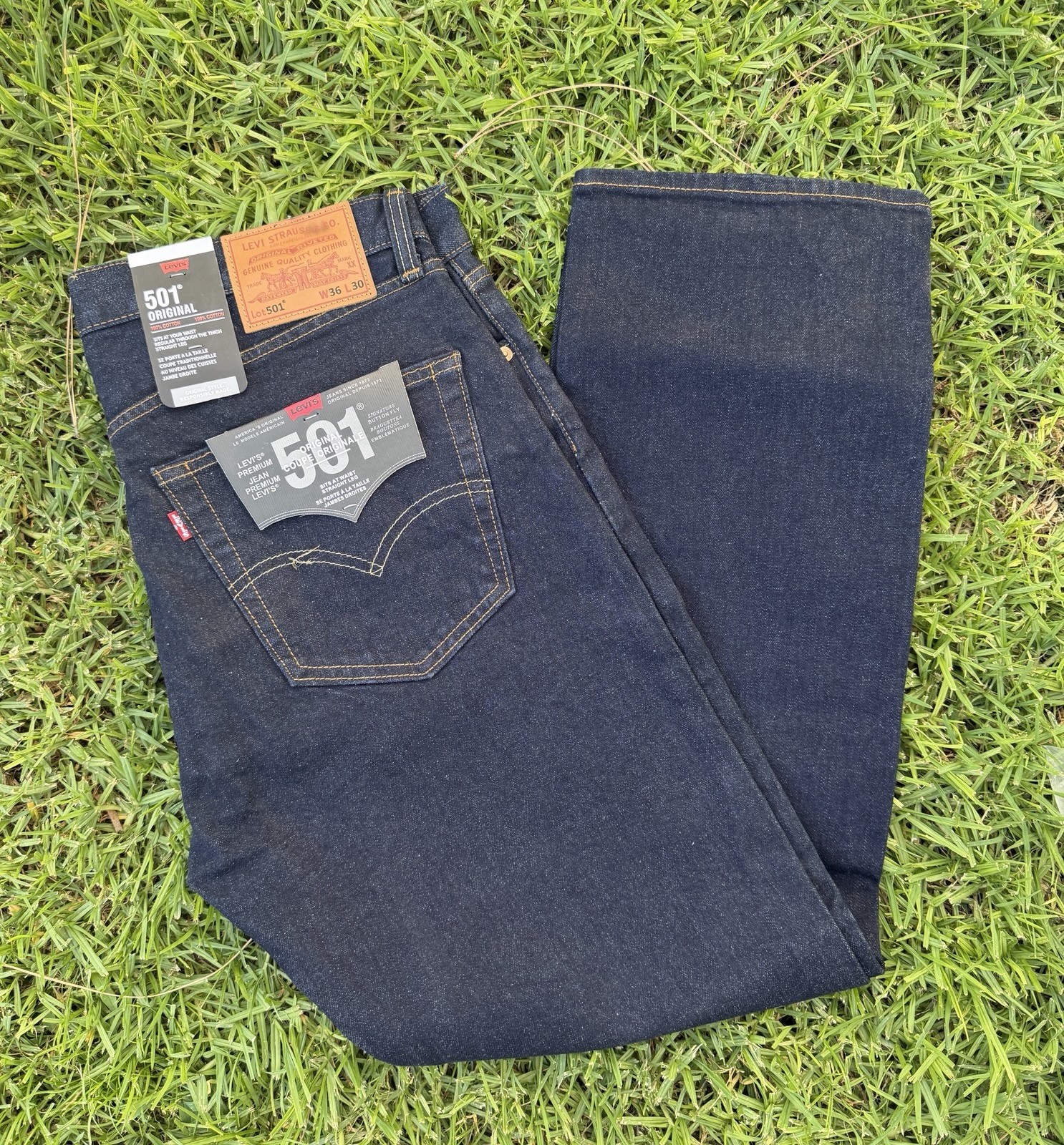 Levi’s Premium 501 Original STRAIGHT LEG Jeans Men 36×30- Blue 00501-0101 NWT