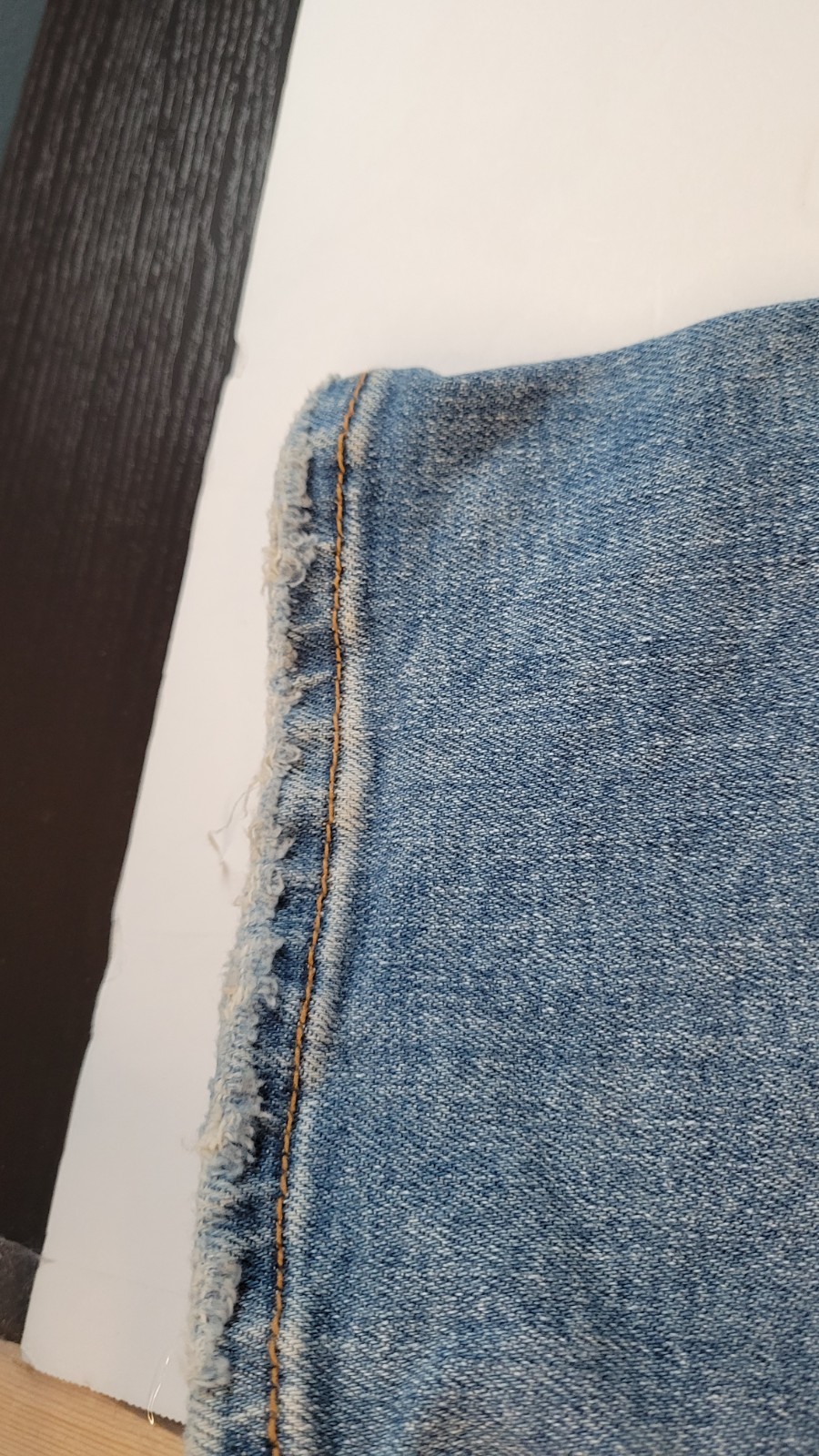Good American Size 8 / 29 Shredded Split Back Pocket Distressed Jeans Raw Hem
