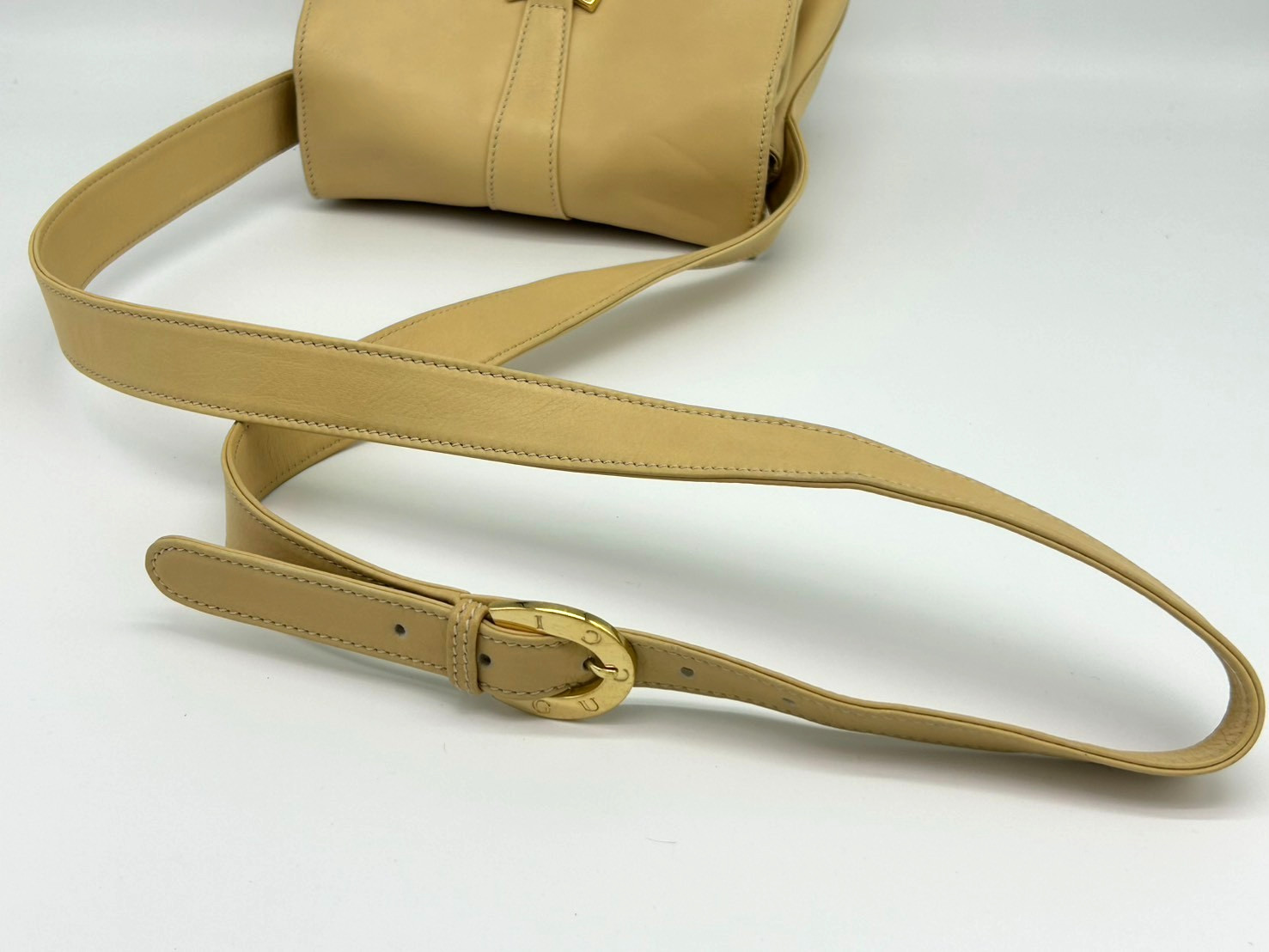 Gucci Horseshoe Shoulder Bag Ivory Tan Leather Gold Hardware Vintage Authentic