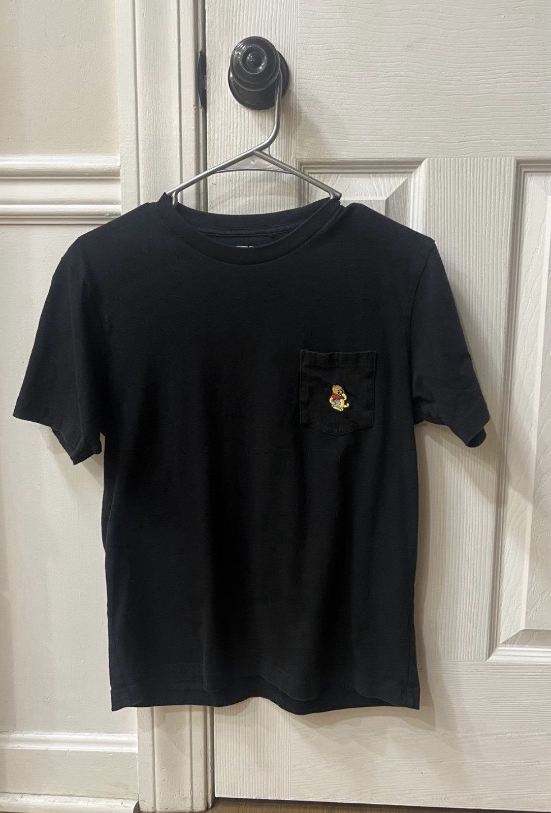 Men’s Uniqlo UT Disney Winnie The Pooh Honey Pot Pocket Shirt Size XS