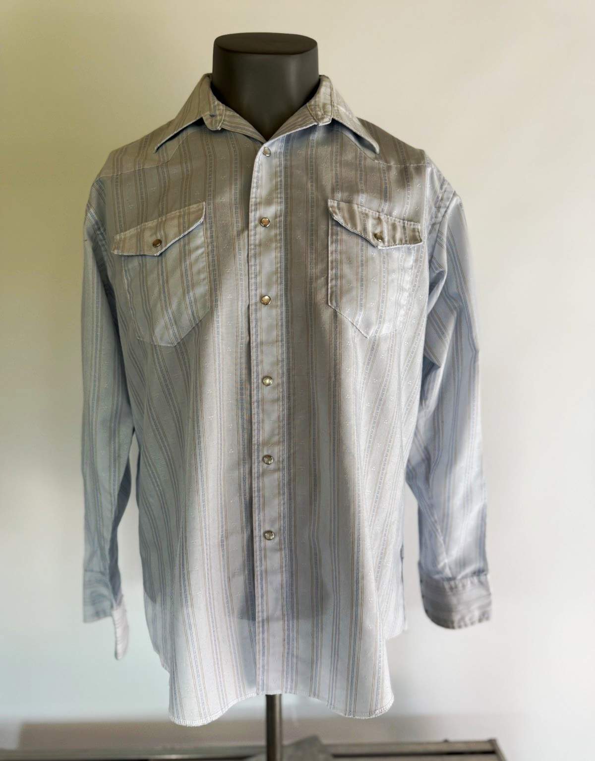 Wrangler Men’s 17 1/2-35 Light Blue Striped Western Pearl Snap Shirt Pockets