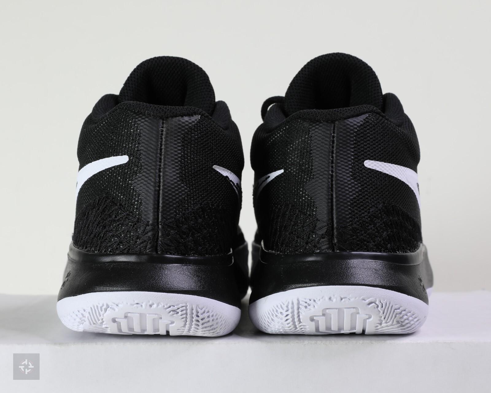 Nike Kyrie Flytrap 6 Black White Athletic Shoes Men’s Size 8-11.5 (DM1125-001)