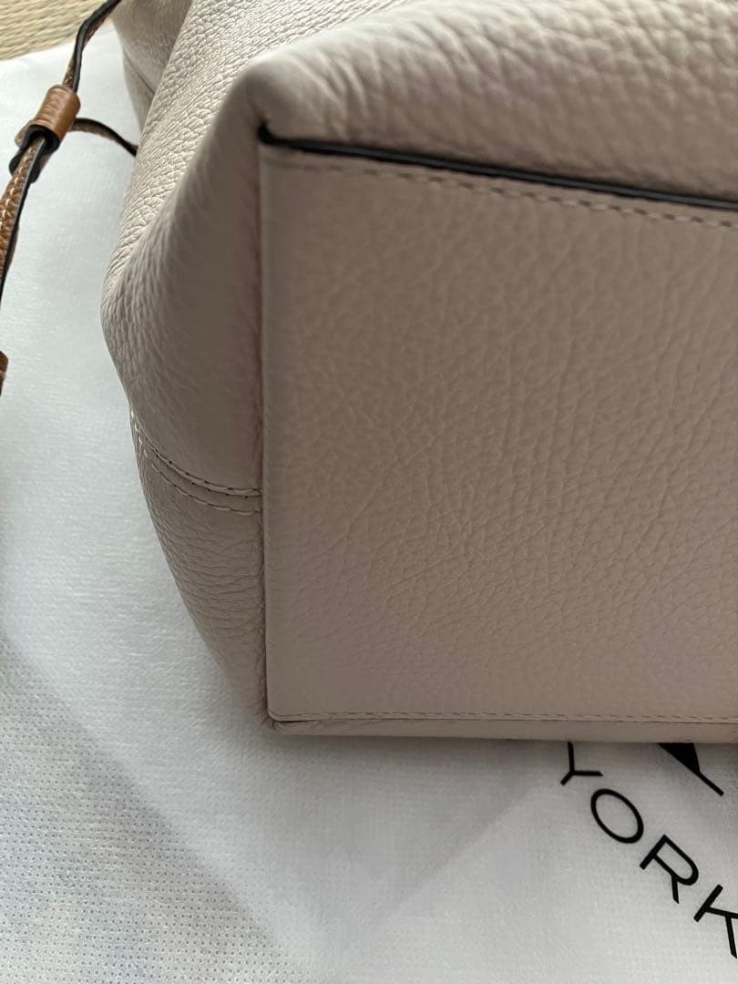 COACH Andy Leather Tote Bag White Ivory Carriage Logo Authentic Women’s Fashion