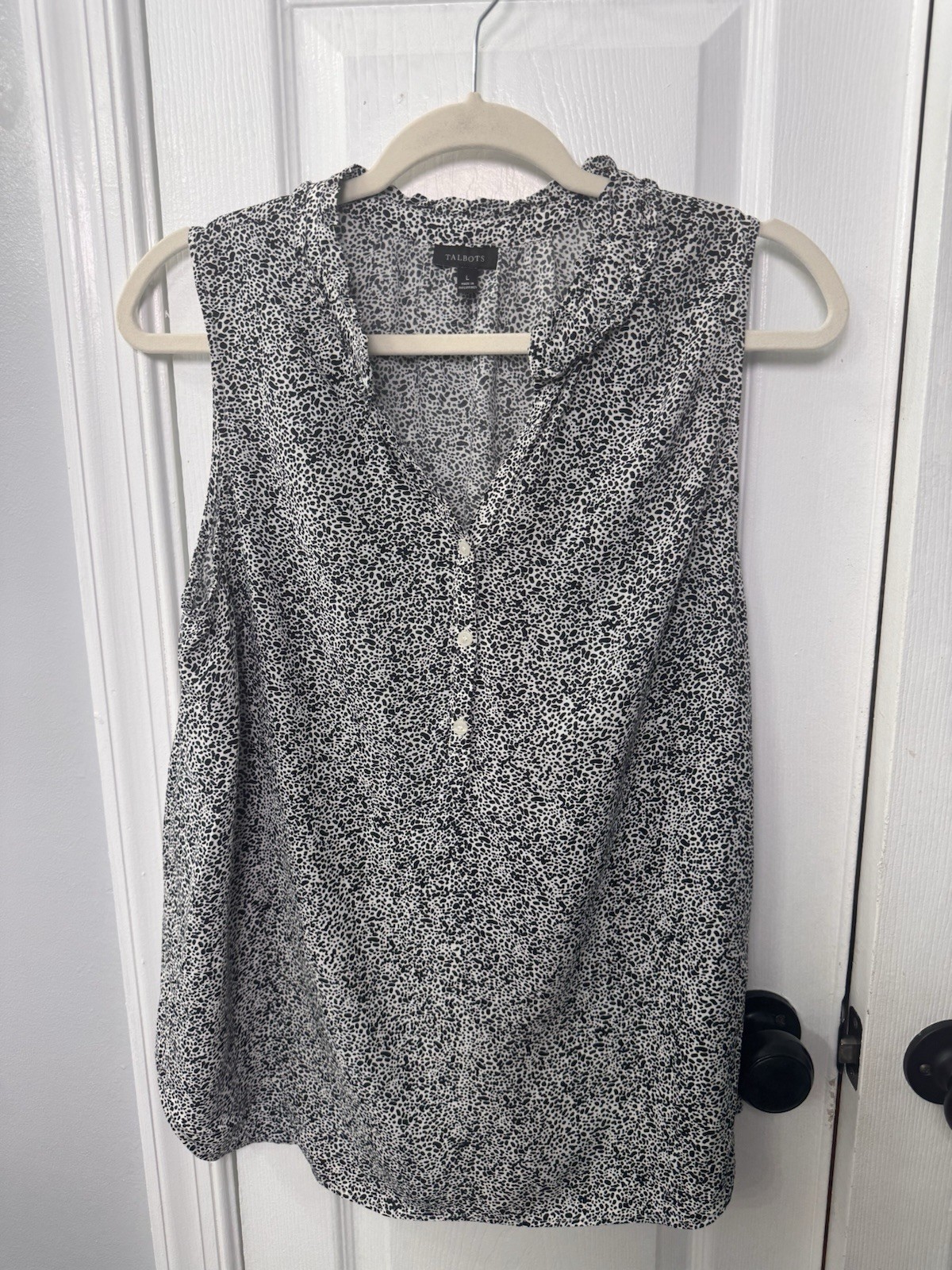 Talbots Sleeveless Split Neck Black White Blouse Button Ruffle Size Large
