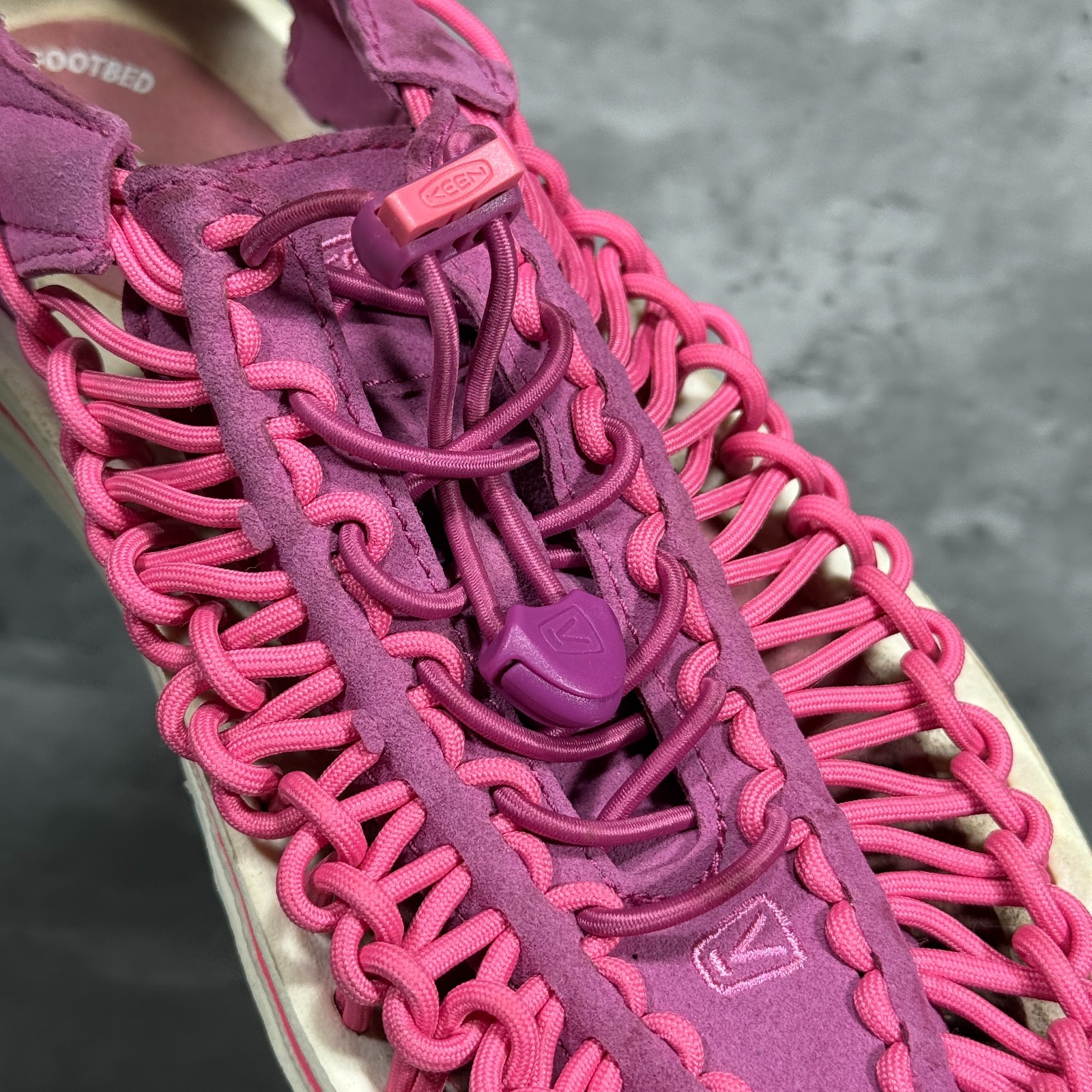 KEEN Uneek Pink Sandals Drawstring Closure Women’s Size 7