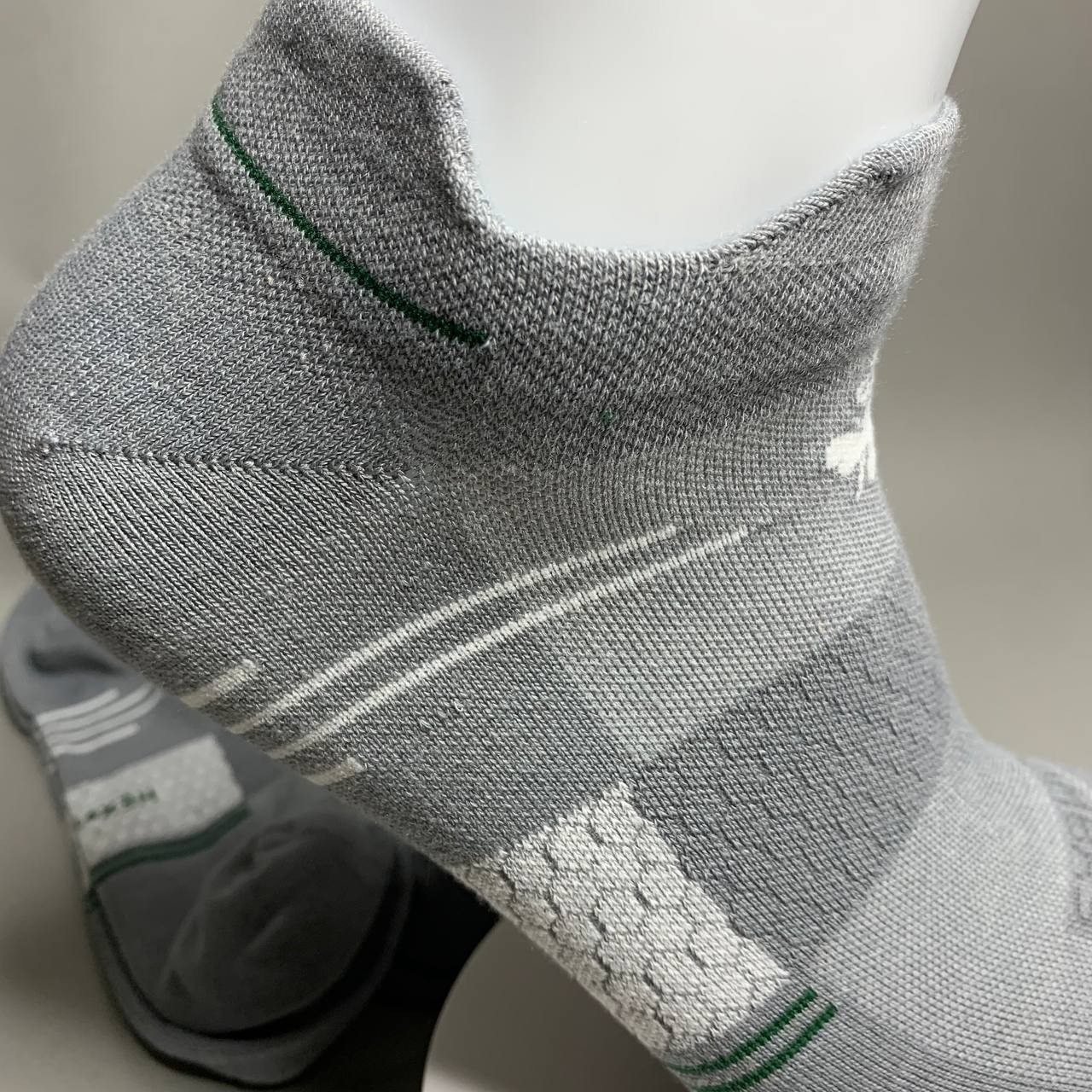 Bombas Men Women Ankle Quarter Socks 4 Pairs Dark Gray Charcoal Size L Large