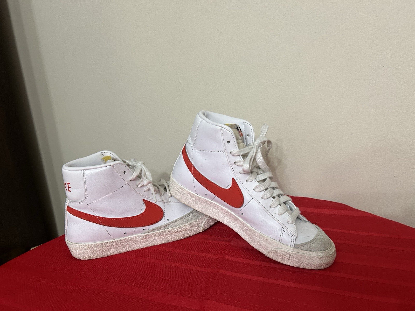 Nike Blazer Mid ’77 Vintage ‘White Red CZ1055-101 size women’s 7