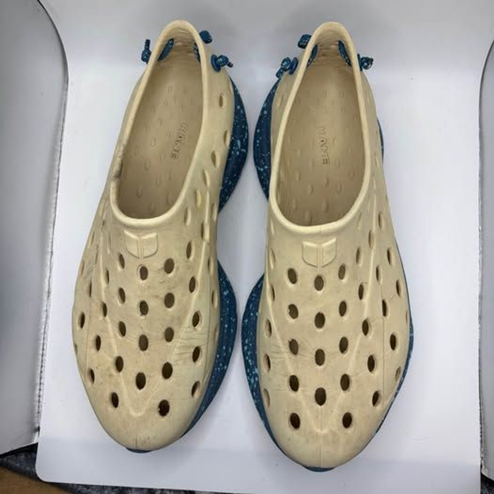 Women’s KANE Revive Active Recovery Shoes Size 7