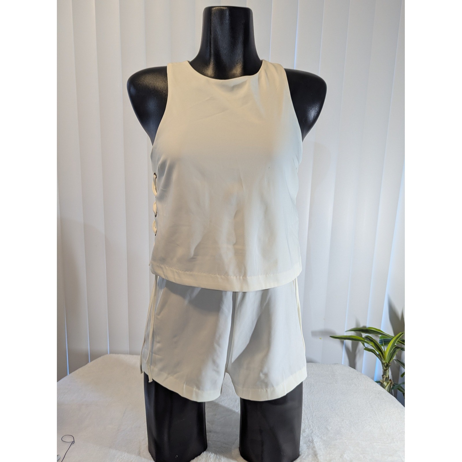 Alythea 2 Piece Shorts Set Womens S Cream Good Lace Up Side Crop Top
