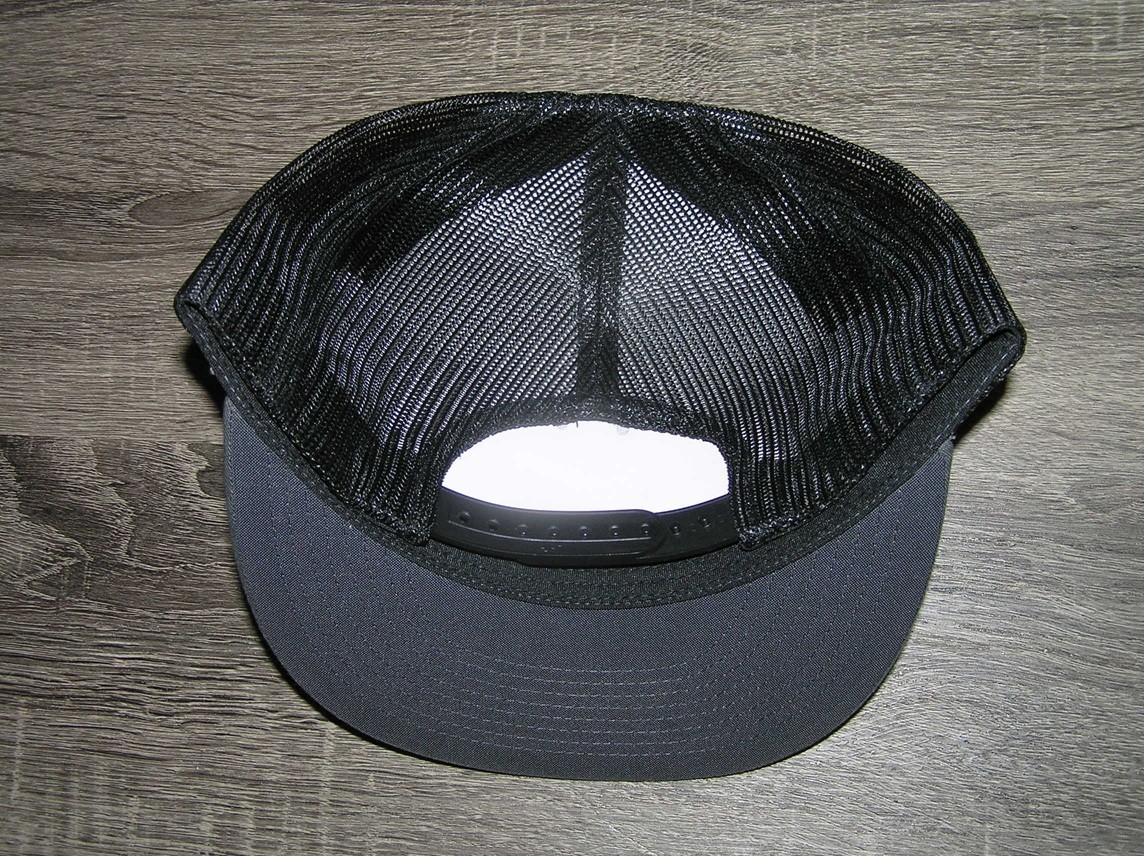 Hummin’ Cummins Patch on Trucker Hat Yupoong Classic 6006 Snapback Grey/Black