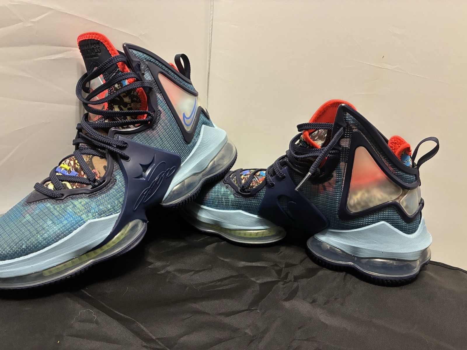 Nike LeBron 8 Men’s Mid Top Basketball Sneakers Lace Up Blue Black Red