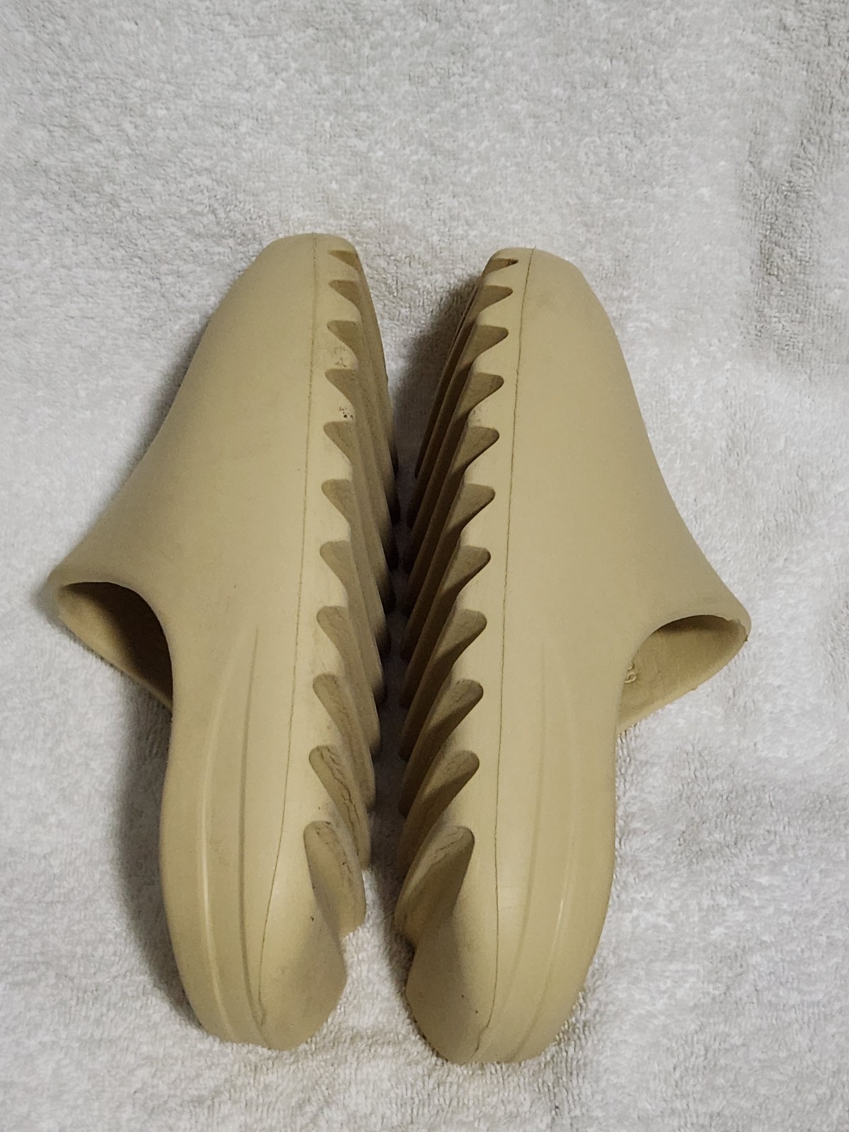 adidas Yeezy Slide Bone (2022/2023 Restock) FZ5897 US 38-39 Men’s 7 Women’s 8.5