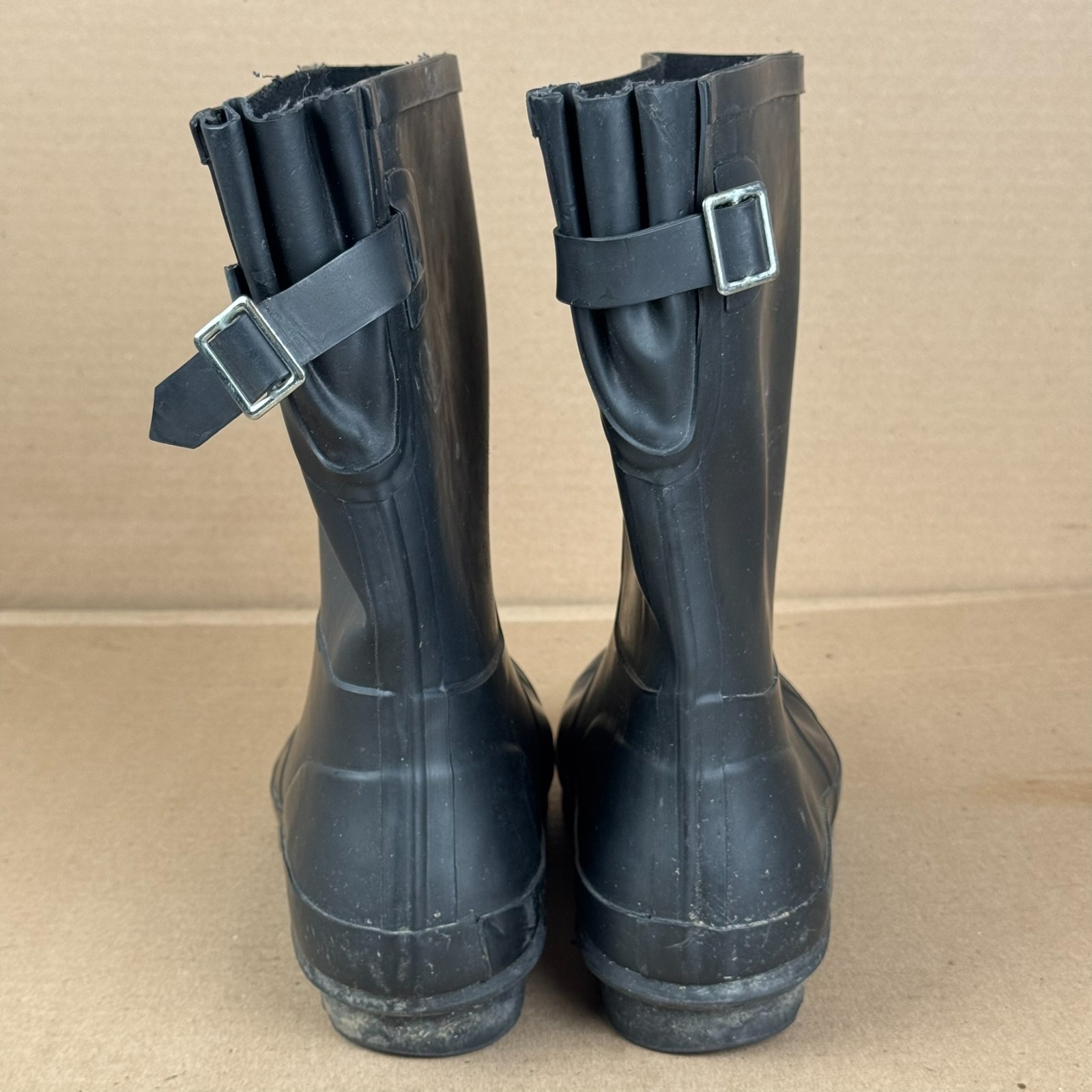 Target Matte Black Rubber Rain Boots Women’s Size 9 Mid Calf Buckle – Damage