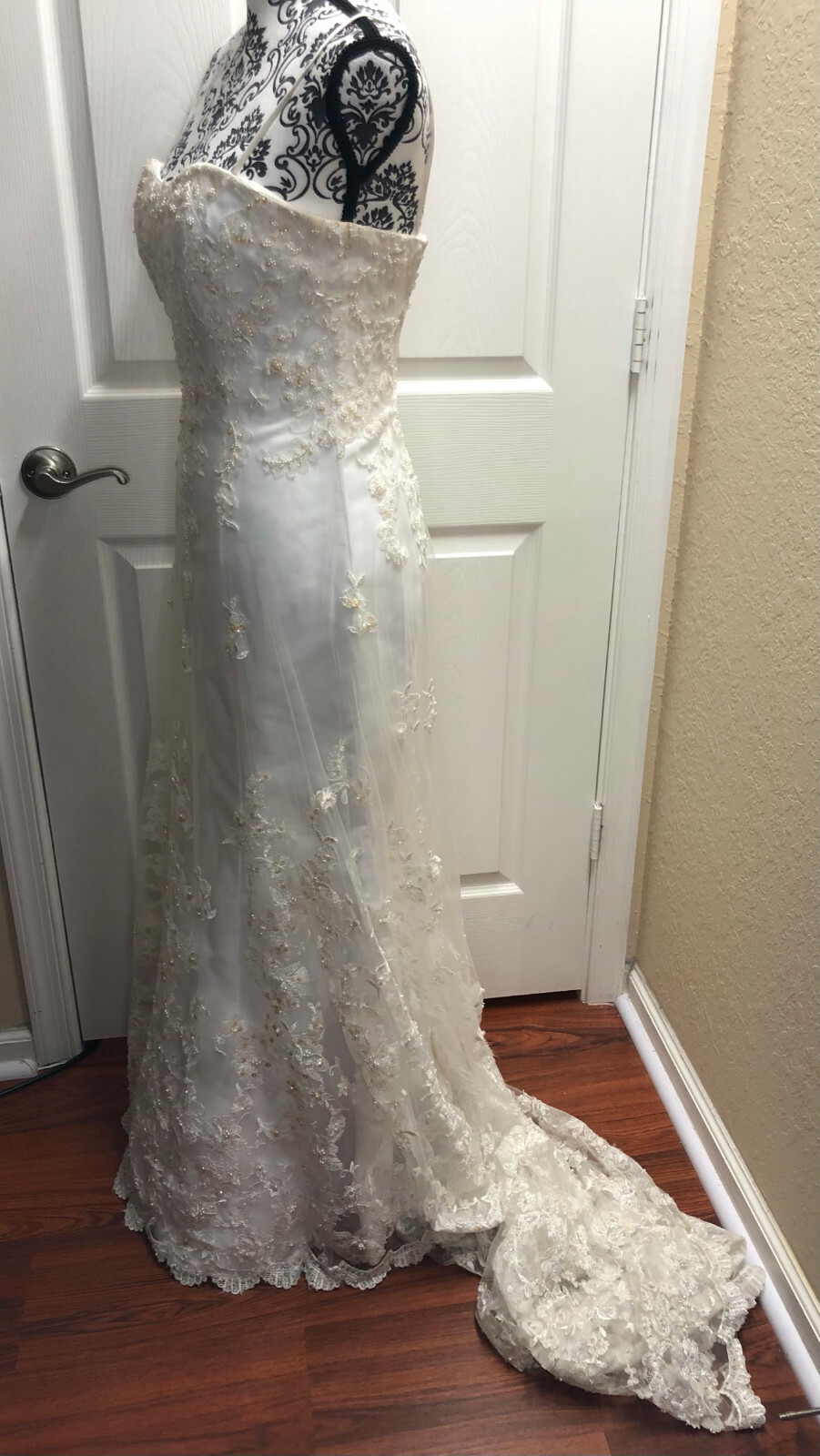 Alfred Angelo Wedding Dress Sleeveless Chest 36″ Waist 29″ Length 49″ Read Below