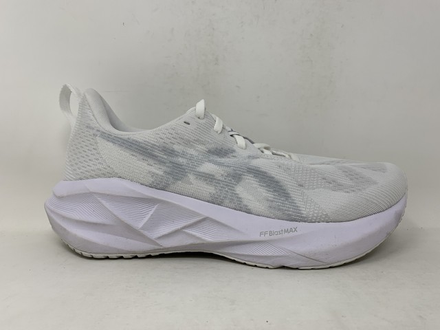 Women’s Asics Novablast 5, White/Lilac Hint, 8 B Medium US
