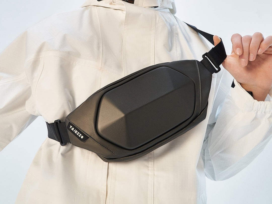 Waterproof crossbody bag?perfect for tactical use, travel, work, the gym sports