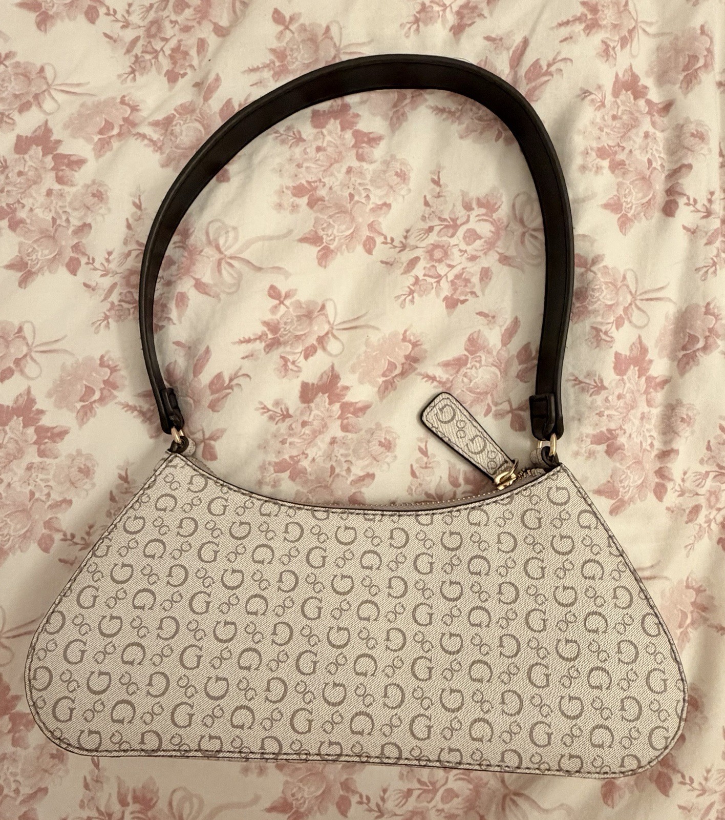 GUESS Women’s Beige Logo Shoulder Bag Black Strap Zip Lined Pockets Gold