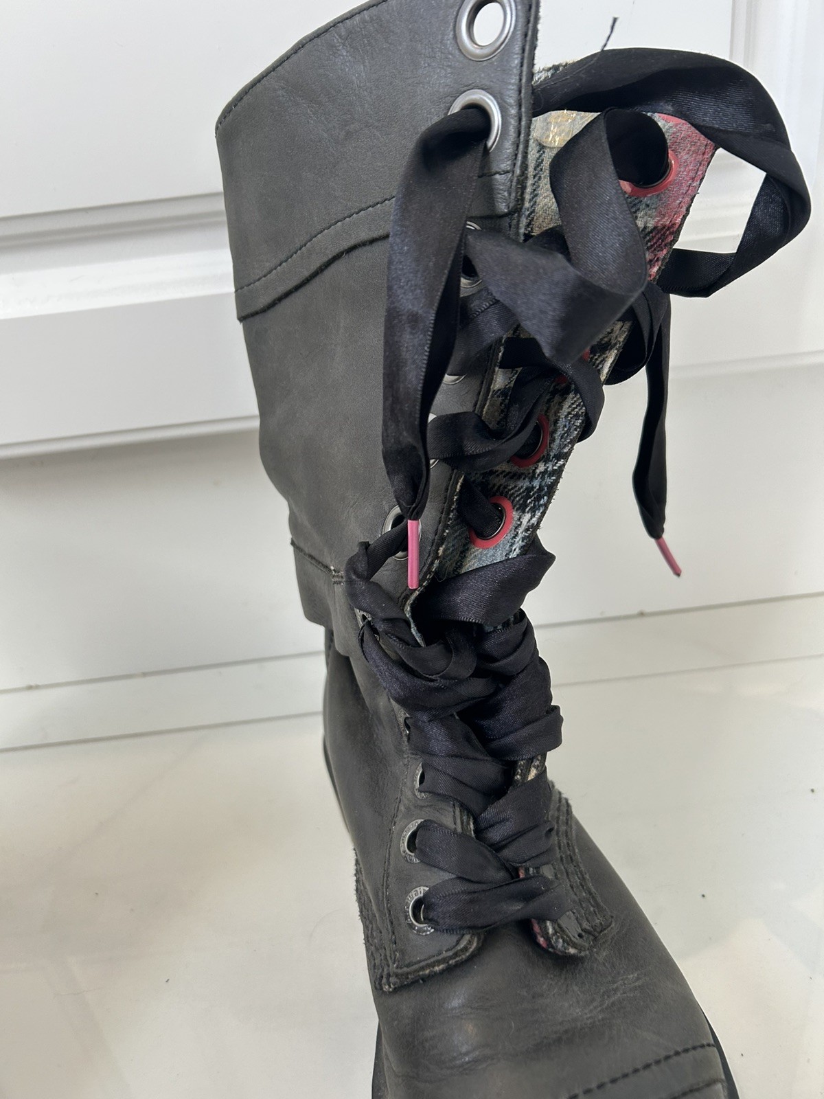 Dr. Martens Triumph 1914 Boots Womens 7 Black Pink Plaid Fold Ribbon Laces RARE