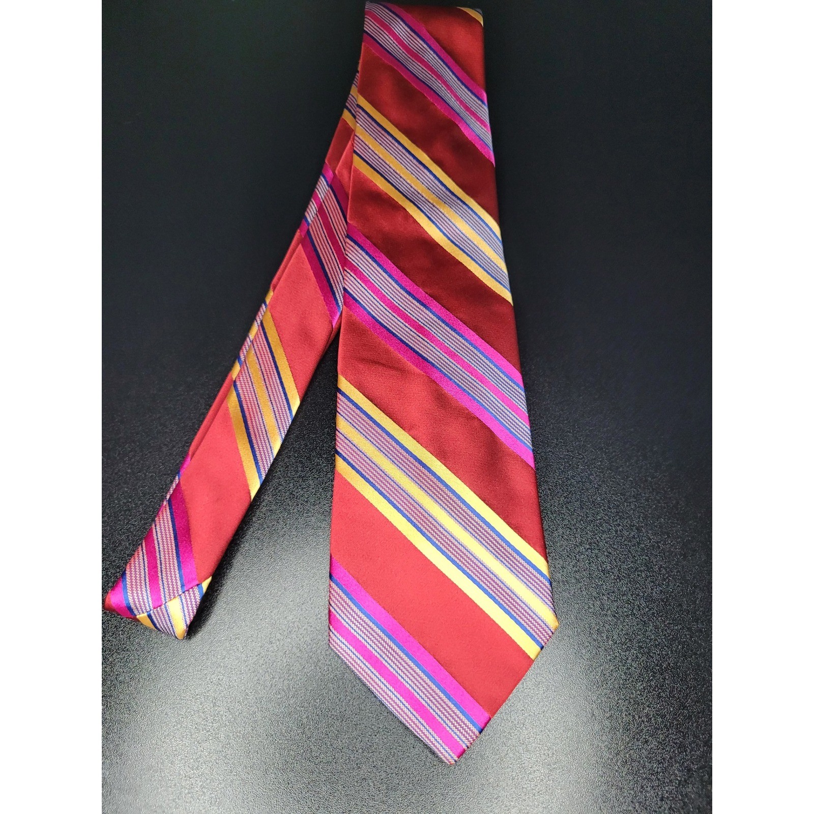 Valentino Men’s Necktie Red Striped Silk 3.75″ x 58″ Excellent