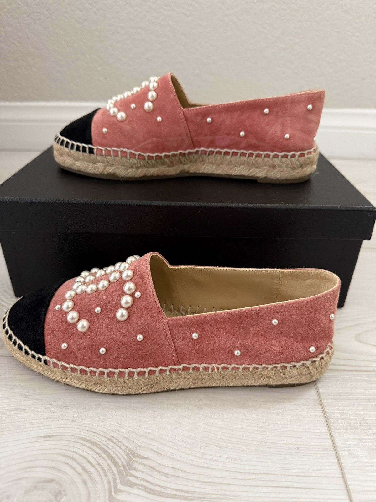 Chanel 2017 Interlocking Pearl CC Logo Espadrilles Size 35 EU Pink Black