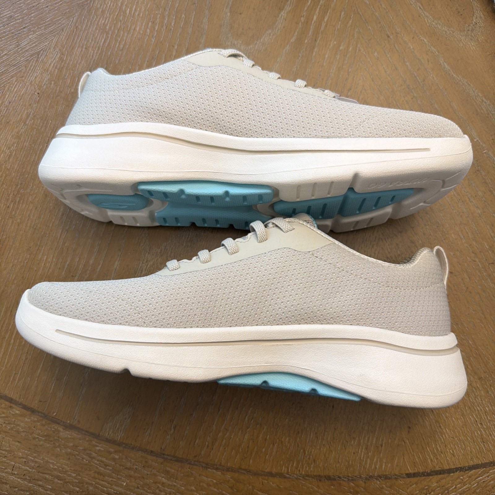 Sketchers Go Walk Arch Fit Size 8