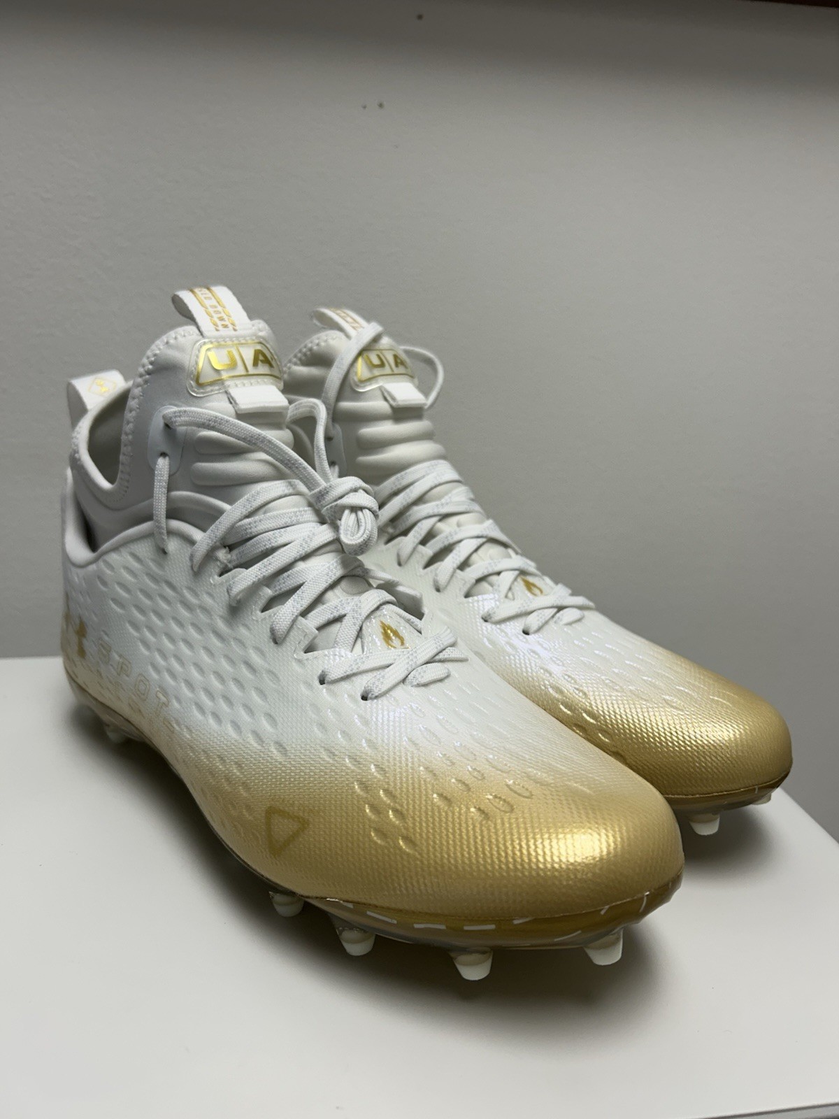 Size 11-Men’s Under Armour Spotlight Lux Football Lacrosse Cleats White Gold NEW