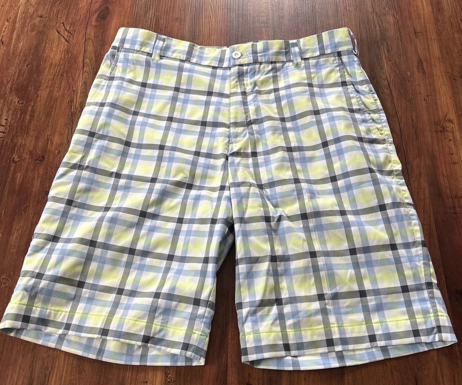 Nike Golf Dri-Fit Plaid Shorts Size Medium Golfing Casual
