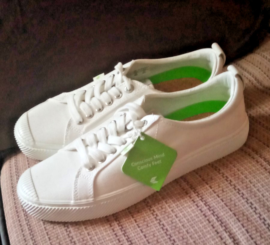 Cariuma Oca Low Athletic Sneaker Shoes White Canvas Women’s Size US 6.50/37EU