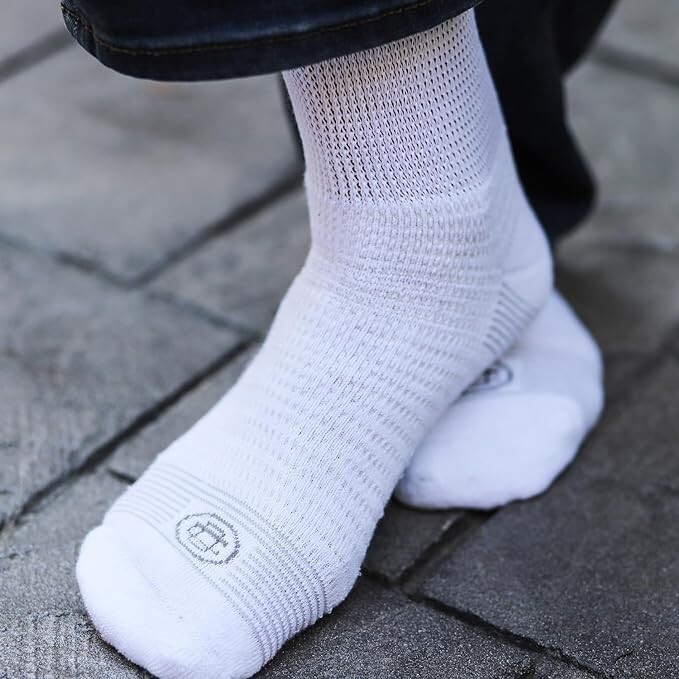 Doctors Choice Diabetic Socks for Men Seamless Crew Socks with Non-Binding