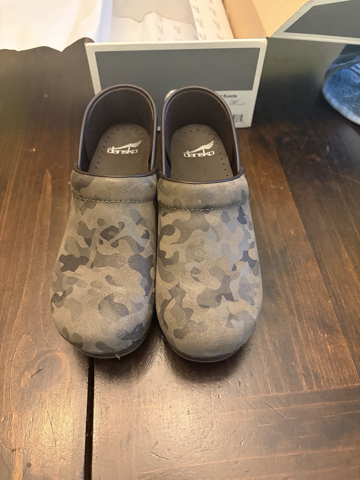 New With Box Dansko Camo Clogs Women’s 8.5-9 (39)