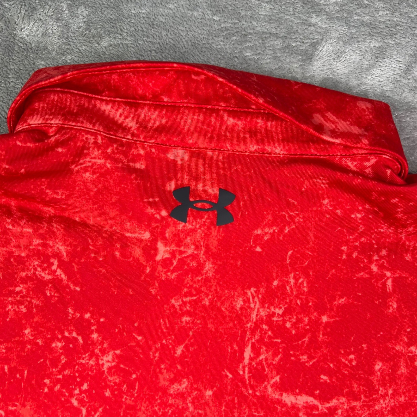 Under Armour Playoff Golf Polo Shirt Mens 2XL Red Marble Print Loose Fit Stretch