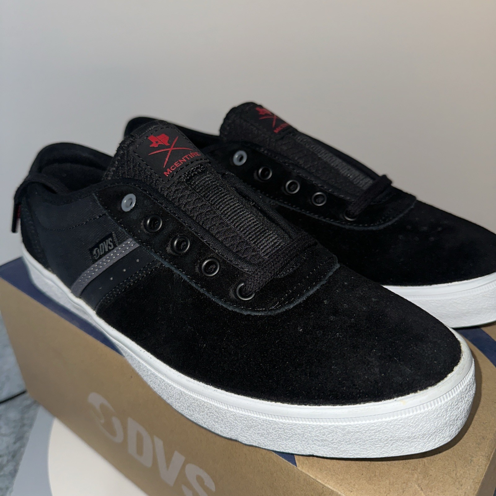 DVS Shoe Company Epitaph+ Skateboarding Shoes Men’s Size 8.5 Black