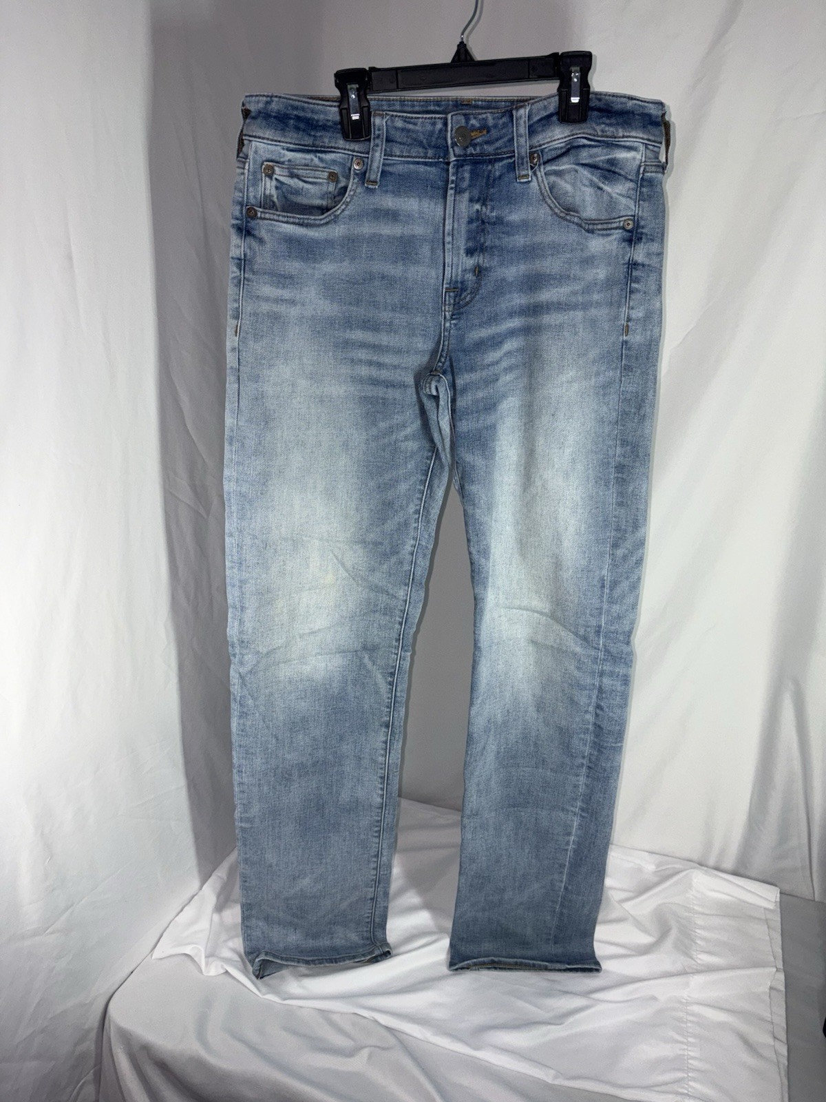 American Eagle Outfitters Straight, Light-Wash Jeans Men’s Size 32×34