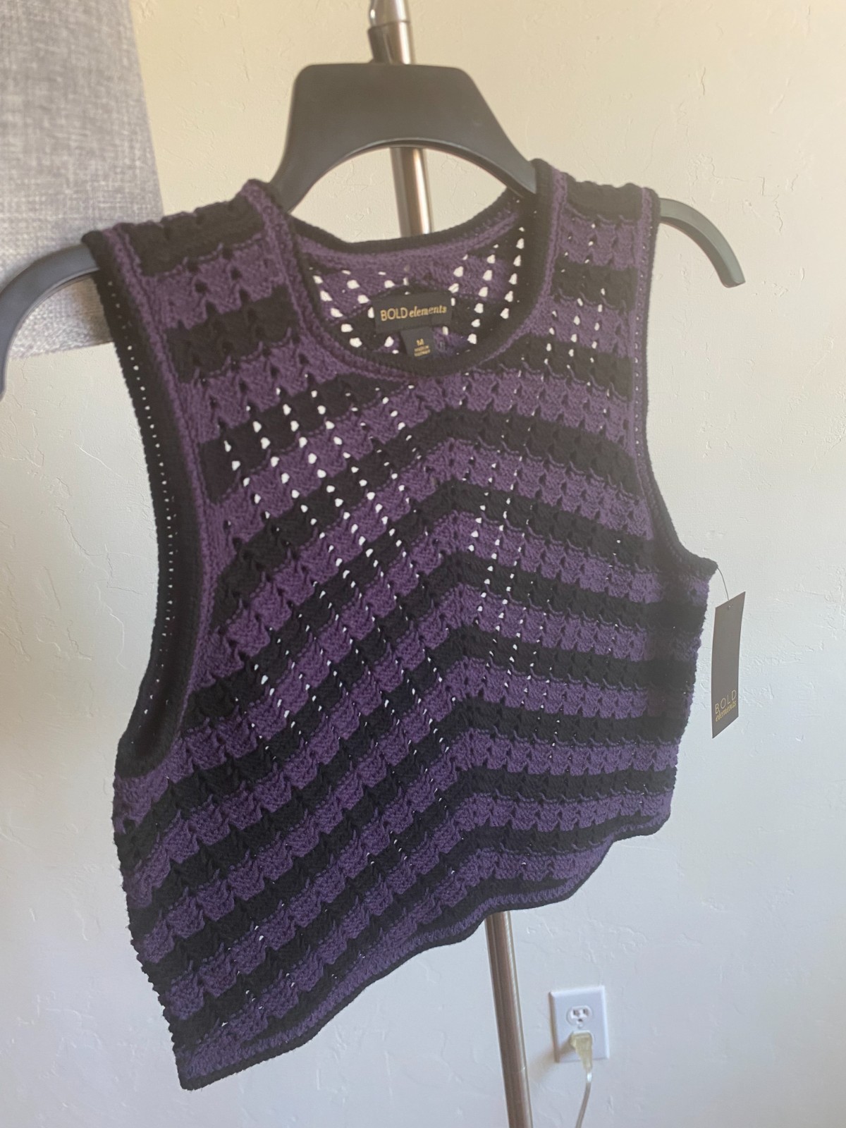 Bold Elements Womens Crew Neck Sleeveless Chevron Pullover Sweater