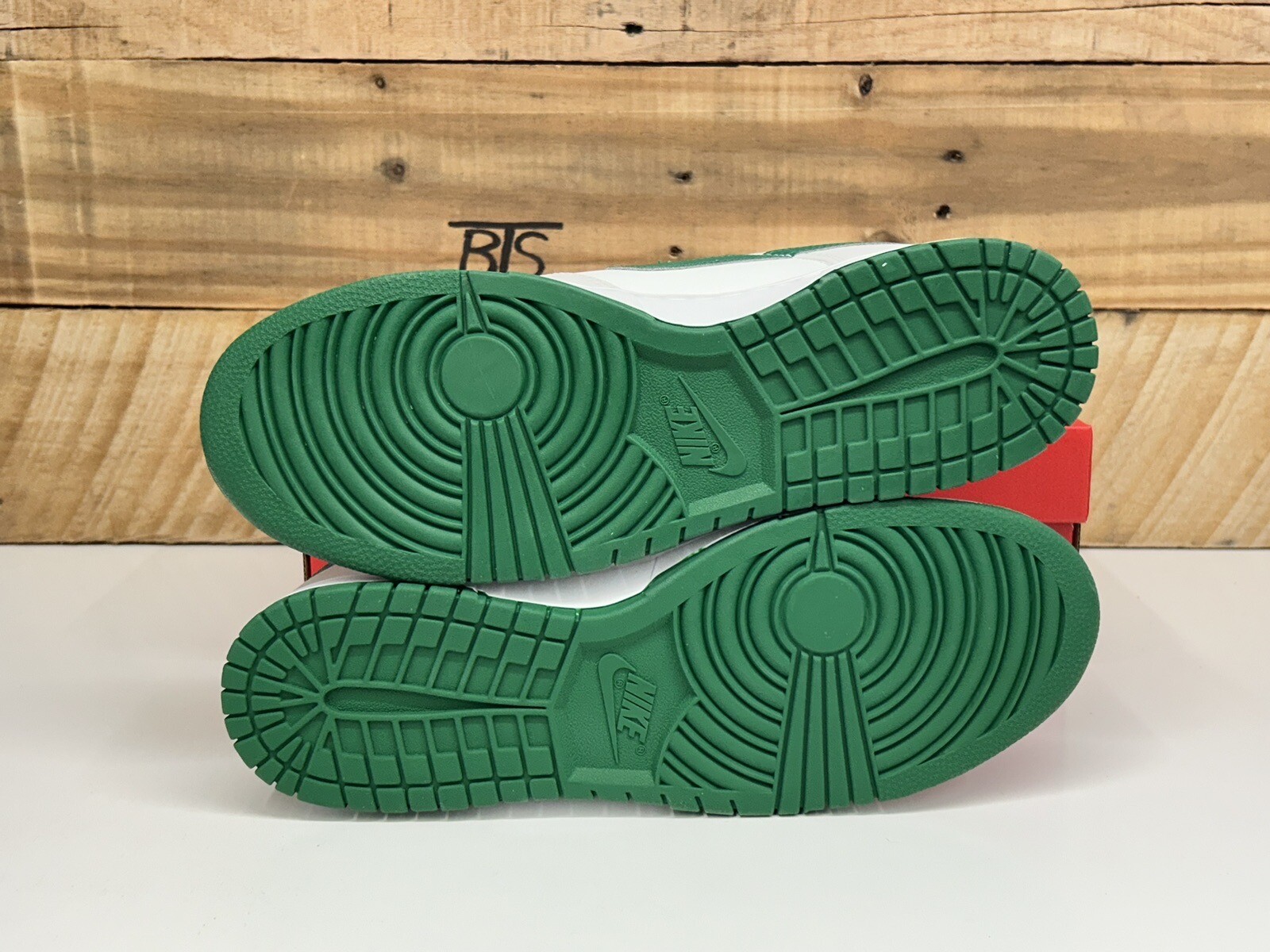 Men’s Nike Dunk Low “Summit White Malachite” Green Multi Size (DV0831 107) New