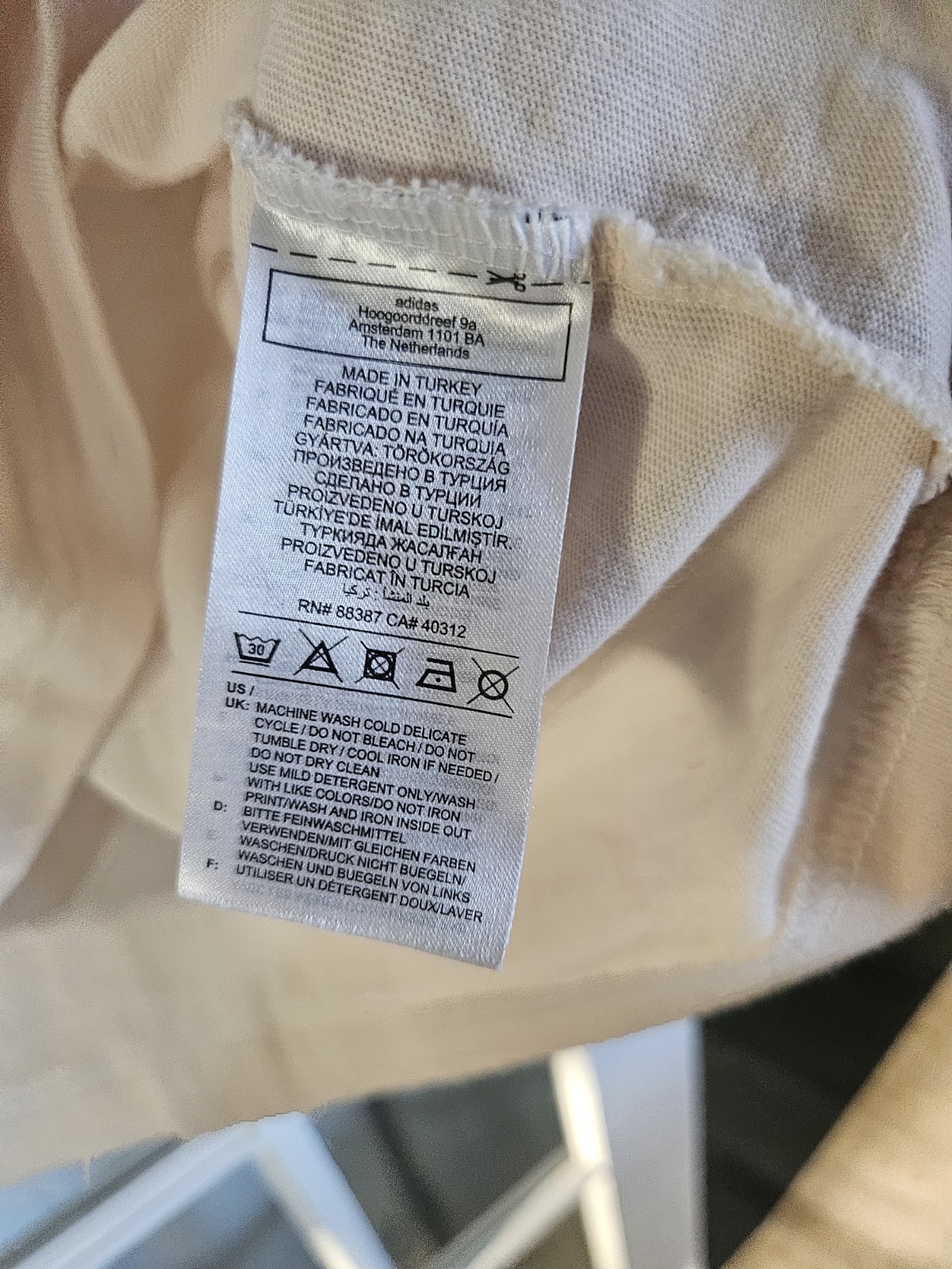 Adidas Trefoil A33 GTEE Beige Men’s Size XL Rare and Unique Grafic Tee