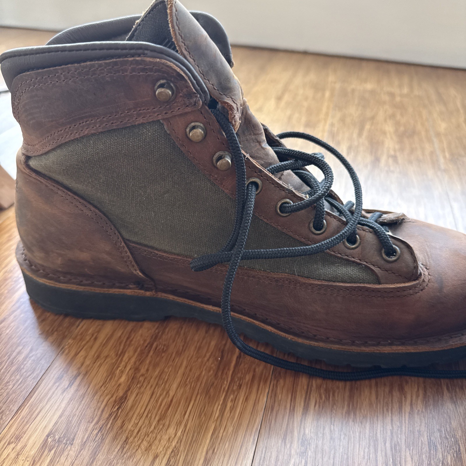 Danner Ridge Men’s Boots Size 11.5. Gore-tex. Made In USA. Vibram Sole.