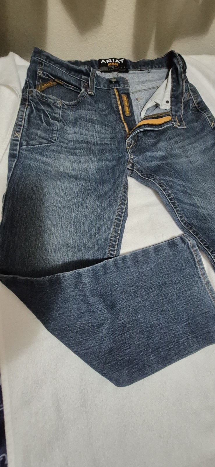 Ariat Men’s Medium Wash Blue Denim Straight Leg Jeans Regular Fit Size 32