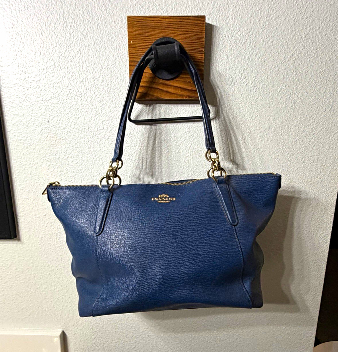 Coach Blue Pebbled Zip Top Shoulder Bag, Lined Inner Pockets Gold Hardware