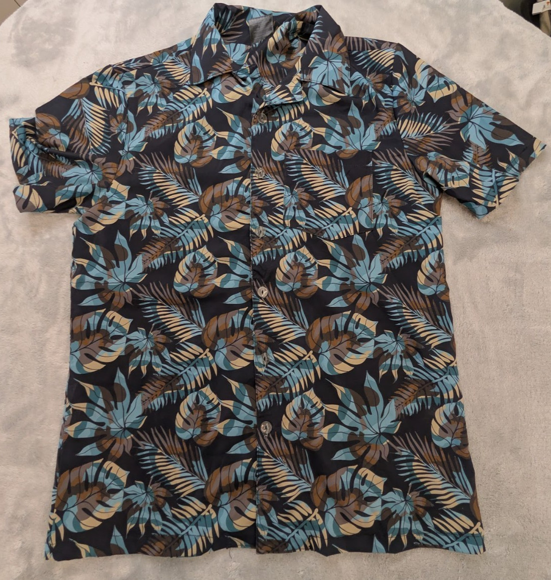 Chillin Dylan Hawaiian Shirt Mens Small Tropical Camp Button Up Aloha Black